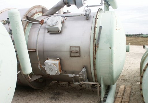 used PECO Dust Collector with Hopper. Bin Vent/Filter Receiver rated 4 PSI. 300 Cu.Ft. Hopper. Hopper is 7'6
